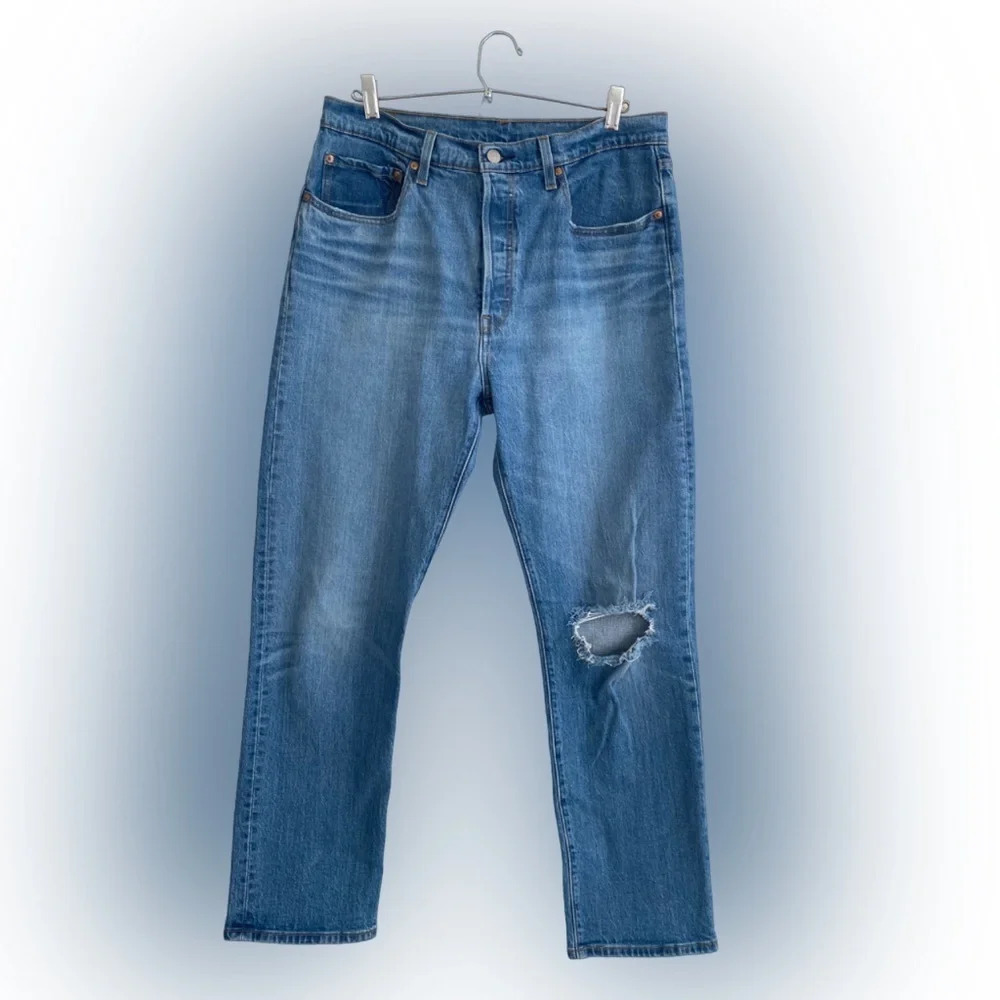 Levi’s 501 Straight Leg Medium Blue Ripped High-Rise Jeans Size 31